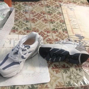 Apex sneakers size 6 1/2